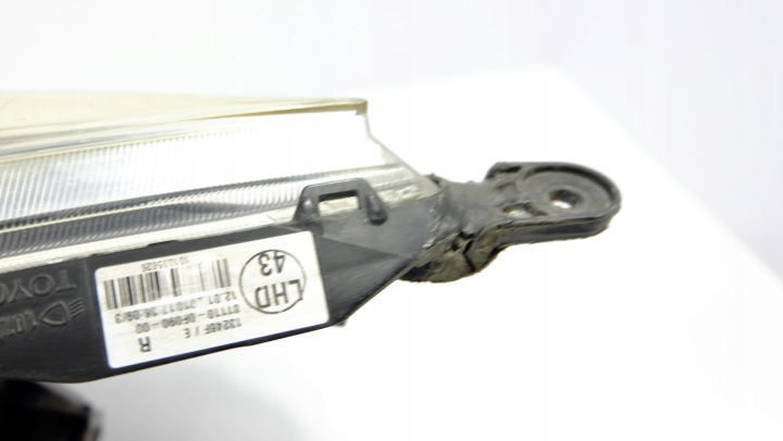 TOYOTA VERSO PHARE PROJECTEUR DROIT AVANT 81110-0F090-00