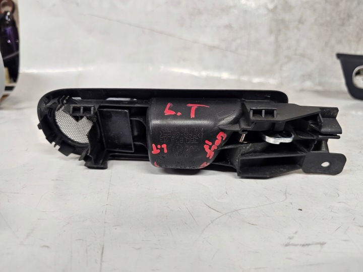 VOLKSWAGEN GOLF IV POIGNÉE INTÉRIEURE PORTES GAUCHE ARRIÈRE ARRIÈRE 1J4839113B