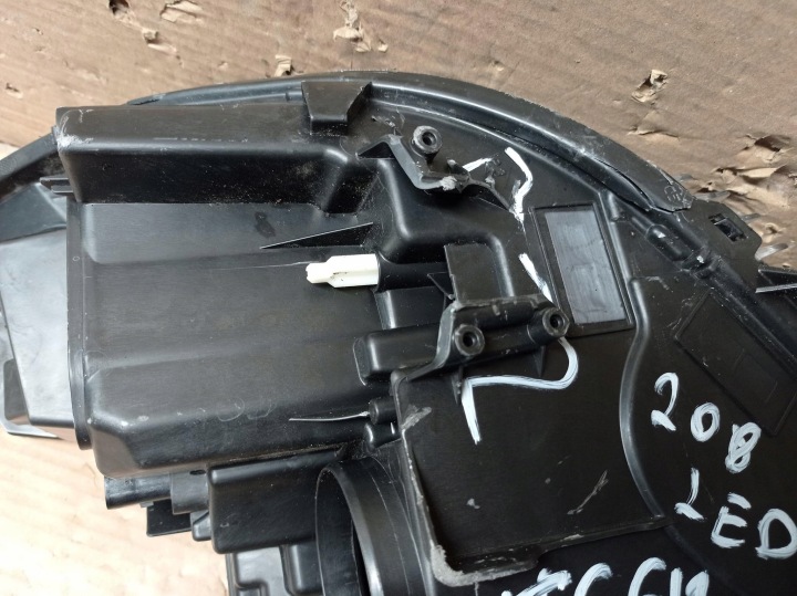 PHARE PROJECTEUR DROIT PEUGEOT 208 2019-