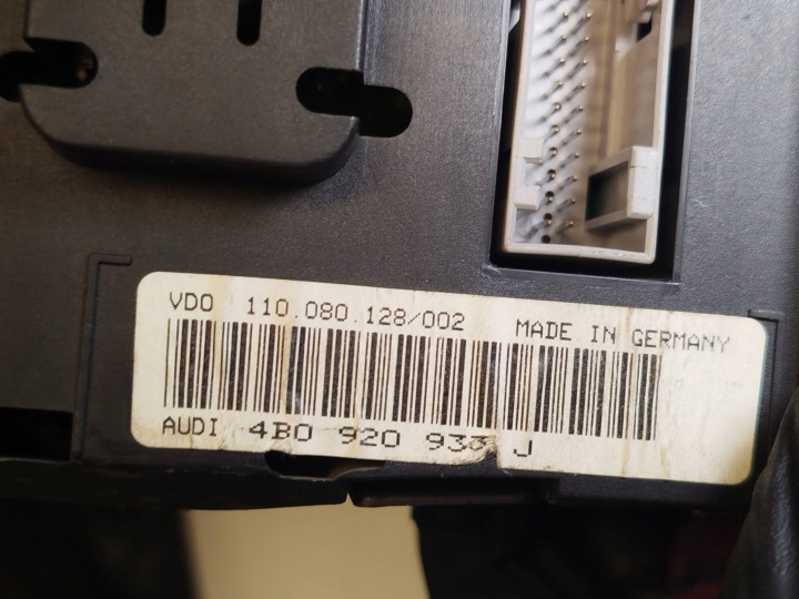 COMPTEUR TABLEAU DE BORD AUDI A6 S6 C5 4B 4B0920933J