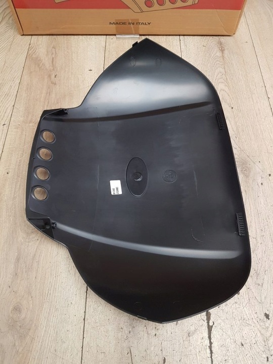 COUVERCLE REVÊTEMENT VERS COFFRE DE RANGEMENT CENTRAL V46 MONOKEY GIVI C46N902