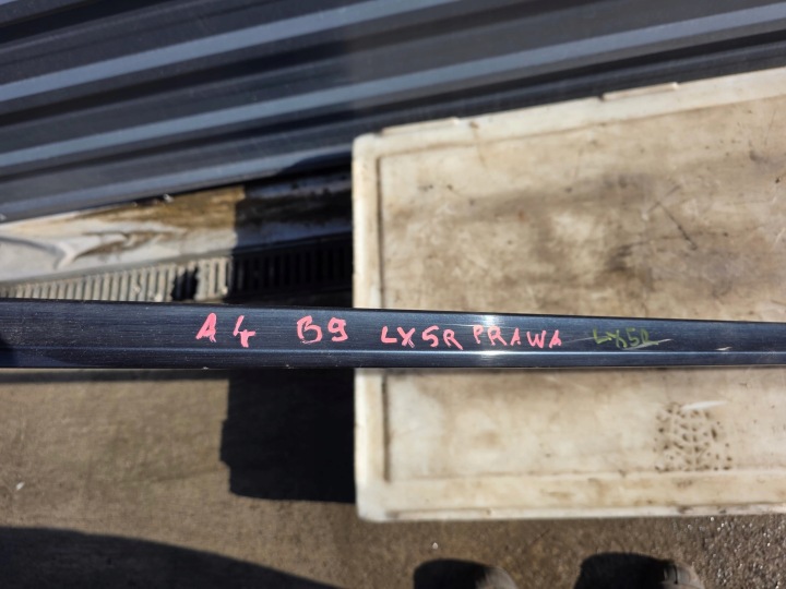 MOULURE SEUIL DROITE AUDI A4 B9 S LINE 8W0853932 LX5R ORIGINAL