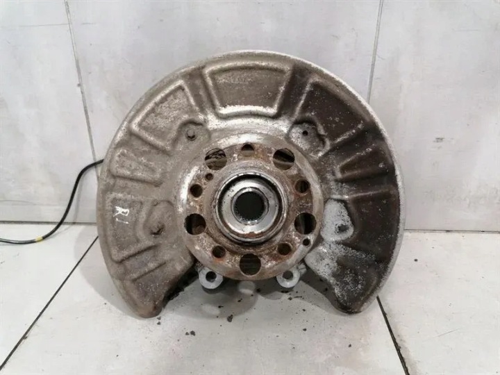 MERCEDES E63 AMG W213 LEFT REAR HUB A2133505507 WHEEL BEARING HOUSING
