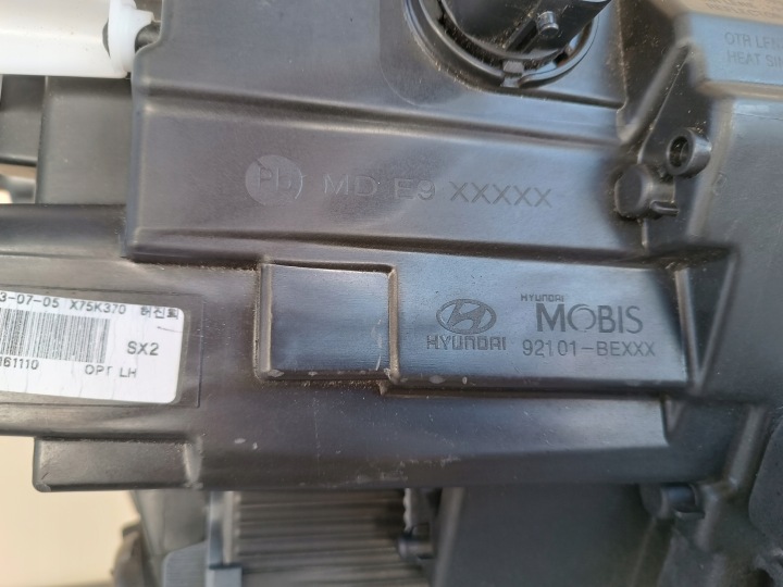 HYUNDAI KONA II SX2E-EV 2023+ PHARE GAUCHE AVANT AVANT 92101 BE100