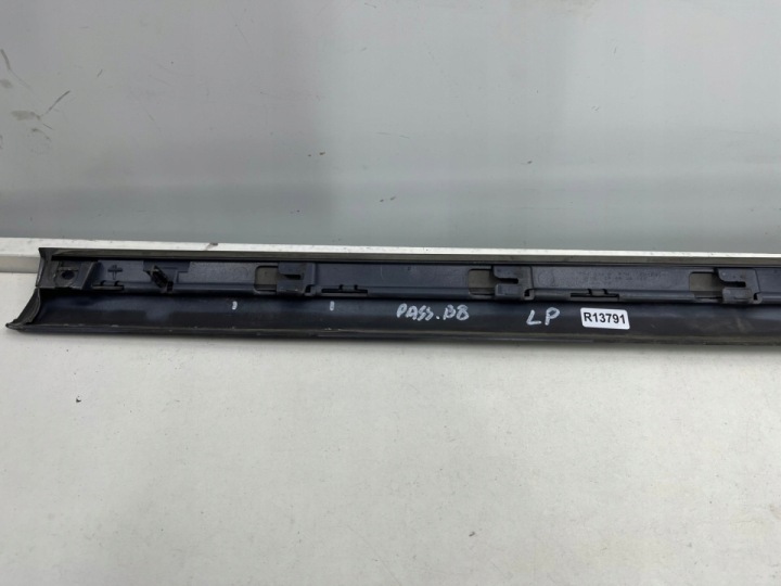 MOULURE VW PASSAT B8 14-23R. GAUCHE AVANT INFÉRIEURE REVÊTEMENT PORTES 3G0854939