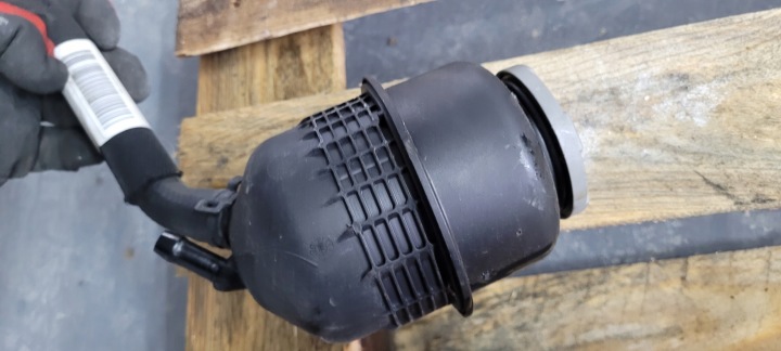 Q5 RÉSERVOIR FIL AMPLIFICATEUR 8R0422887C
