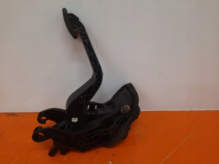 FORD FIESTA MK7 LIFT 12-17 PÉDALE ADHÉRENCE AY11-7B633