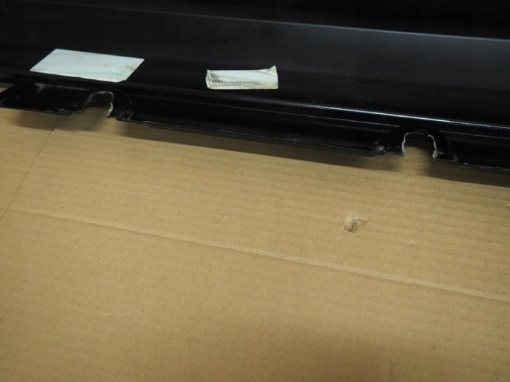 REVÊTEMENT MOULURE SEUIL DROITE GLK X204 A2046982454