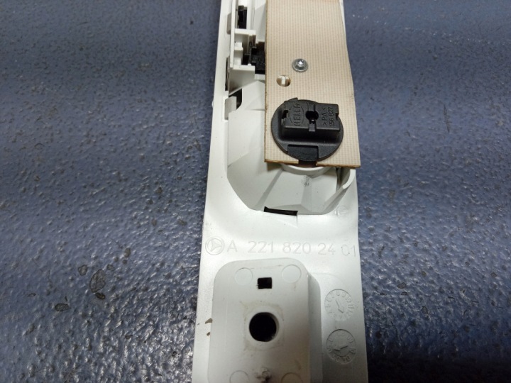 MERCEDES AVEC CLASSE W221 AMPOULE PLAFONNIERS DROIT ARRIÈRE ARRIÈRE A2218202401