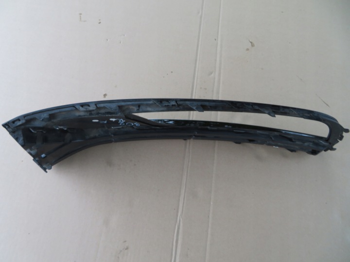 GRILLE DROITE PARE-CHOCS AVANT VW PASSAT B7 3AA853666A