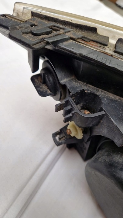 PROJECTEUR PHARE GAUCHE AVANT FORD MONDEO MK3 EUROPE OE 0301174271