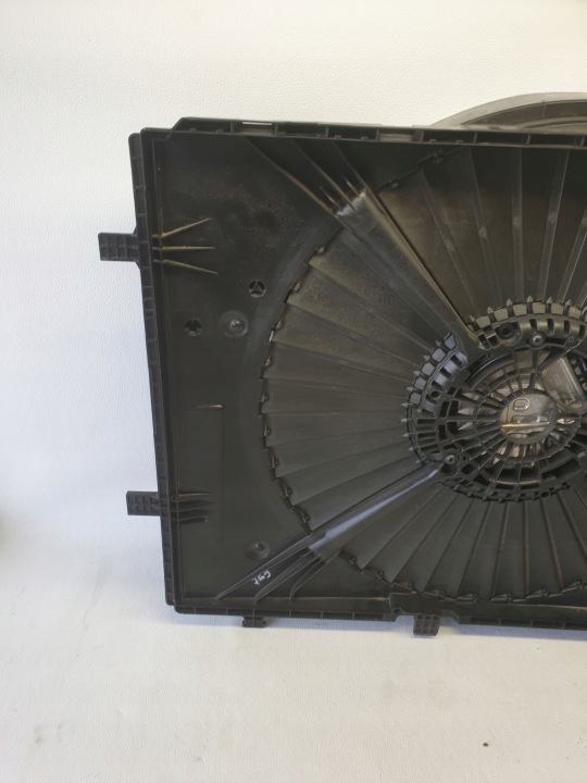 MERCEDES C-KLASA C205 W205 GLC W253 VENTILATEUR RADIATEUR AVANT A0999061300