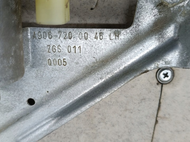 ÉLÉVATEUR VITRES GAUCHE AVANT VW CRAFTER A9067200046