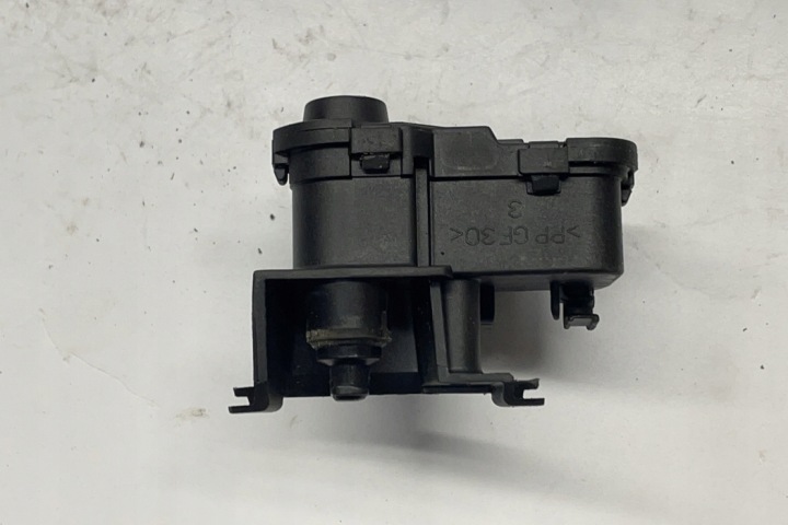 PETIT MOTEUR BOUCHONS GOULOTTE DE REMPLISSAGE CARBURANTS SEAT LEON (5F1) 7P0810773F 1.5L GASOLINE