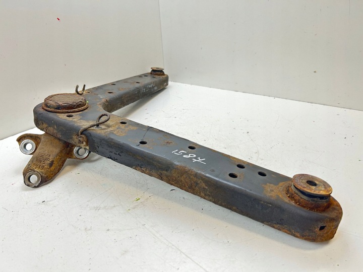 2005 JEEP CHEROKEE III KJ SUPPORT FIXATION GRODZI CENTRALE
