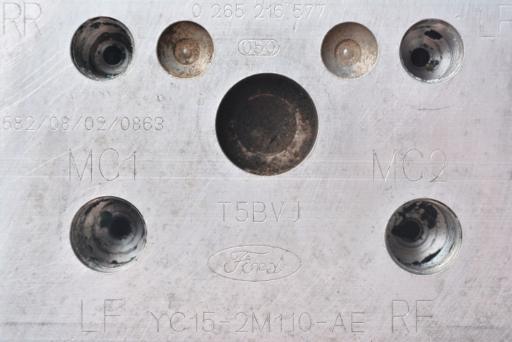 POMPE ABS TRANSIT 0265216577 YC15-2M110-AE