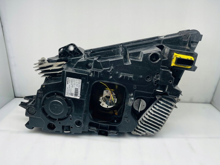 PROJECTEUR AVANT CÔTÉ GAUCHE VOLVO XC90 22239219
