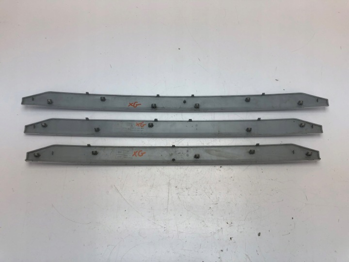 DAF XG MOULURE CALANDRE 3131325 3131327 3131328