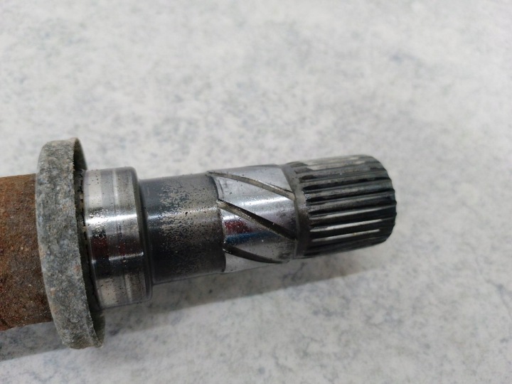 DEMI-ARBRE DROITE AVANT RENAULT CLIO III RESTYLAGE 8200378880 1.2 16V