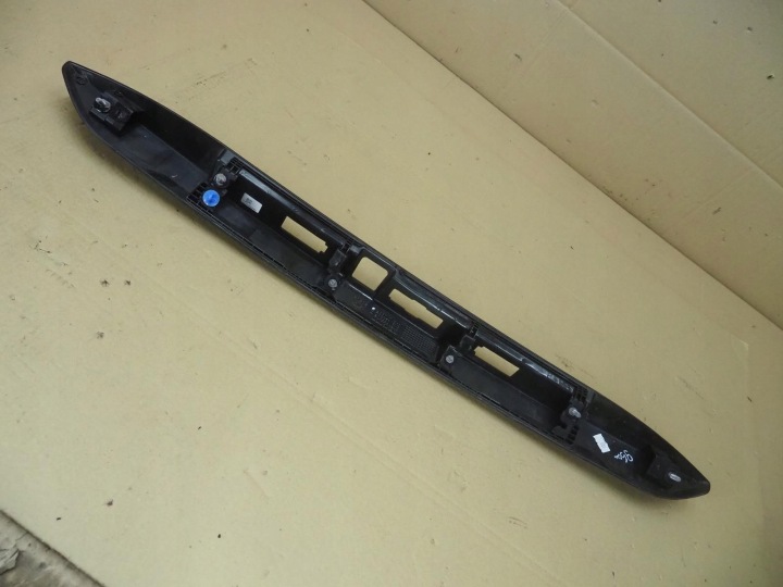 848106594R MOULURE CACHE COUVERCLES DE COFFRE ARRIÈRE DACIA JOGGER