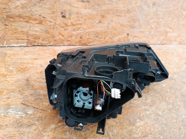 PHARE PROJECTEUR DROIT AVANT EUROPE 8U0941006 AUDI Q3 8U XÉNON EUROPE