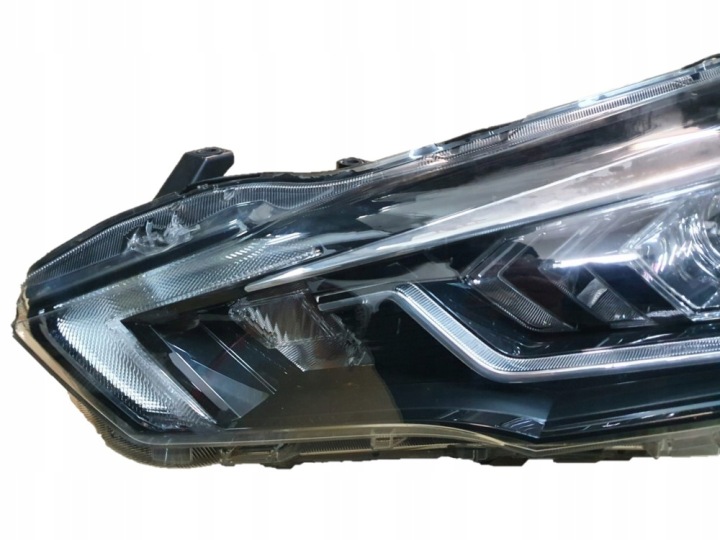 MICRA K14 PHARE AVANT COMPLET LED DROITE ENDOMMAGÉE