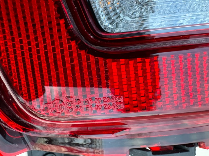 KIA NIRO 2 II 22R- PHARE GAUCHE ARRIÈRE GAUCHE ARRIÈRE PARE-CHOCS LED 92405-AT100