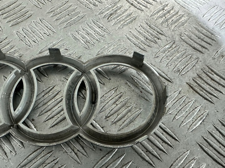 AUDI A6 C6 EMBLÈME LOGO AUDI AVANT GRILLE 4E0853605AA