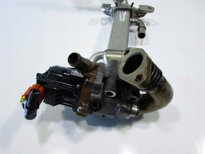VANNE EGR RADIATEUR GAZ D'ÉCHAPPEMENT IVECO DAILY IV 2.3 HPI