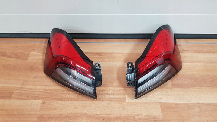 GHIBLI 3 M157 RESTYLING JUEGO FAROS FARO PARTE TRASERA EUROPA BUEN ESTADO 