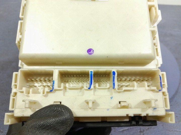 TOYOTA PRIUS II 03- 1.5B 77 KM BOÎTE FUSIBLES MODULE FUSIBLE 82730-47290