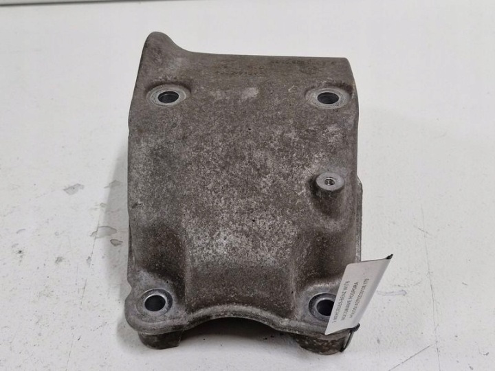 MERCEDES-BENZ W176 FIXATION SUPPORT DEMI-ARBRES A2702230138
