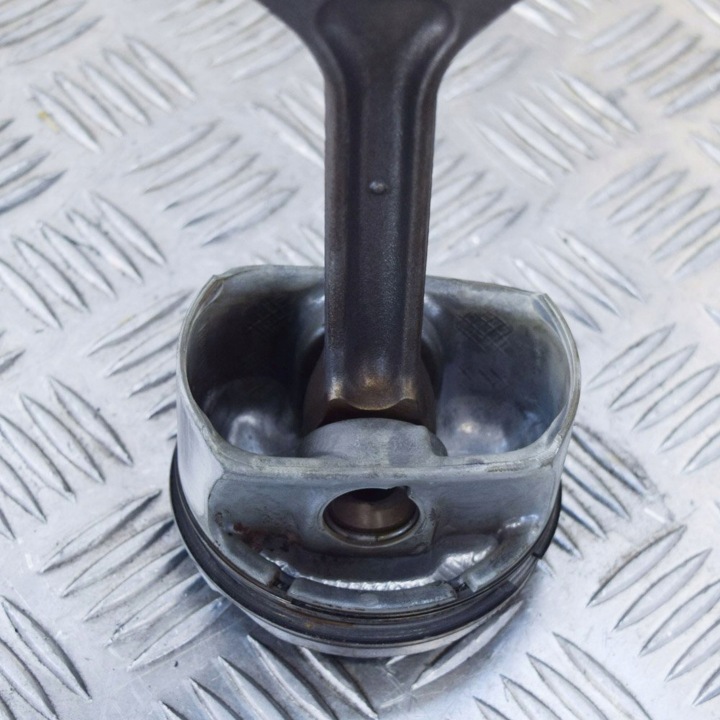 BMW 5 E60 E61 2009 PISTON
