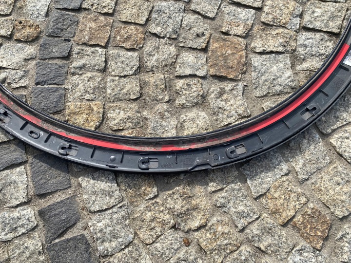 AUDI Q3 8U MOULURE GARDE-BOUE DROITE ARRIÈRE 8U0853818A ORIGINAL