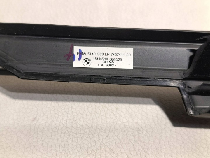 MOULURE RACLOIR PORTES GAUCHE AVANT NOIR POUSSOIR BMW G20 G21 51337407411