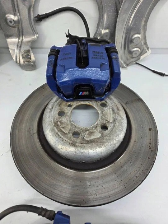 KIT ZACISKOW I DISQUE DE FREIN FREINS BMW 6887555 3.0L DIESEL 2021