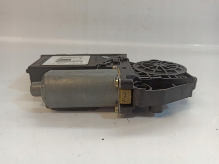 VOLKSWAGEN PHAETON PETIT MOTEUR VITRES GAUCHE AVANT 3D1959701D