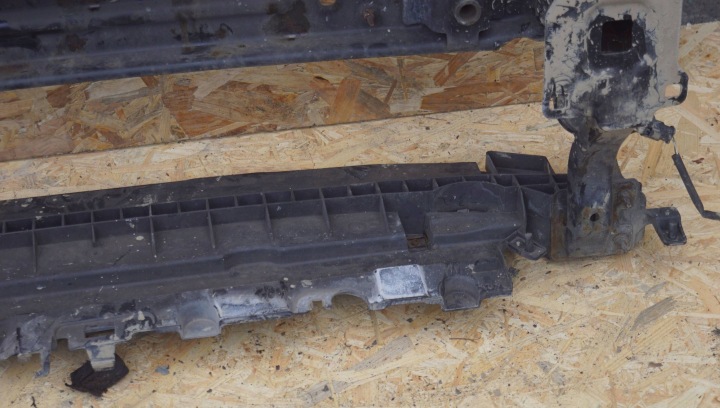 CITROEN C3 II DS3 POUTRE PARE-CHOCS AVANT (Y1207)