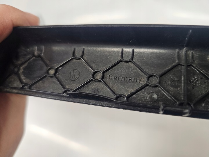 VOLKSWAGEN GOLF IV PROTECTION GUIDES SIÈGES 1J0881347D