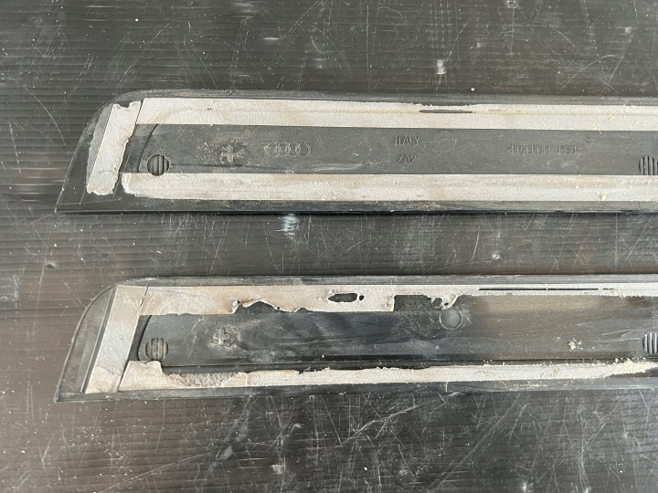 AUDI A5 8T 3D 8T0853373 8T0853374 BAGUETTES SEUIL INTERNE ORIGINAL