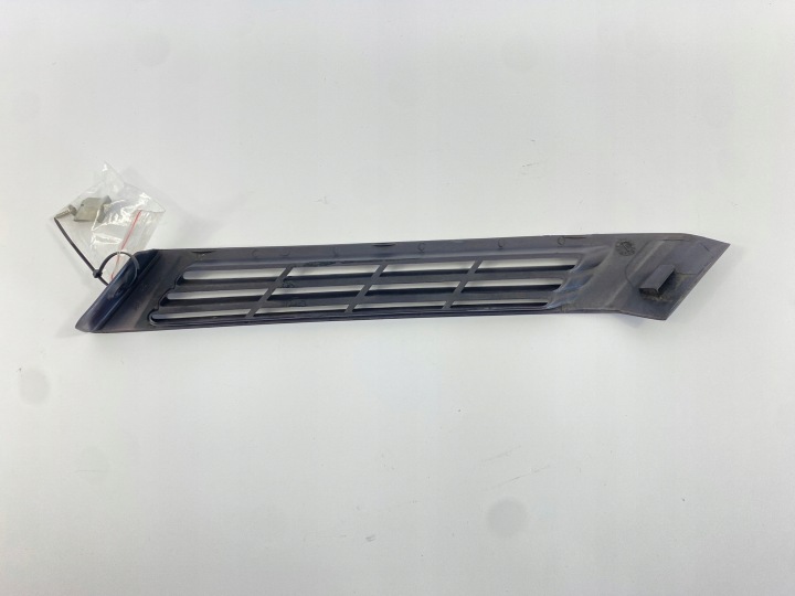 GRILLE GAUCHE ADMISSION AIR CARROSSERIE MONTANTS C MERCEDES W201 190 2016980189