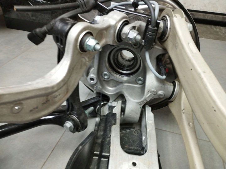 AUDI A5 B10 UNIVERSEL POUTRE SUSPENSION ARRIÈRE QUATTRO 8B3505235F