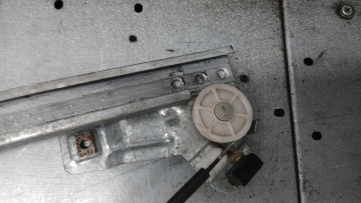ÉLÉVATEUR VITRES DROIT AVANT CITROEN BERLINGO I LIFT 04R 1.9D 0130821762
