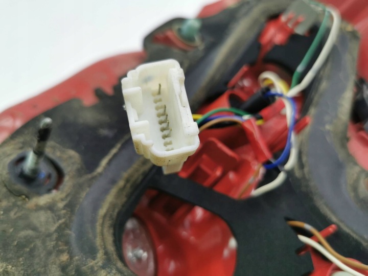 TOYOTA AURIS 150 2012 PHARE ARRIÈRE E115361