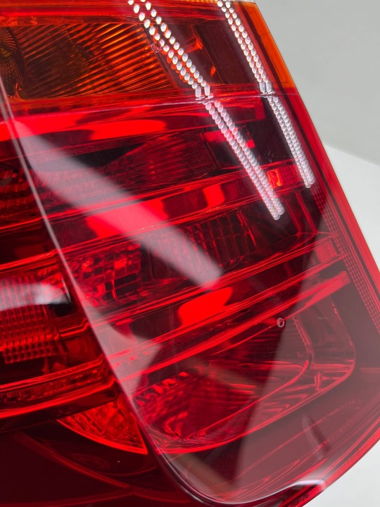 BMW X3 F25 GAUCHE PHARE ARRIÈRE DANS AILE 7217305