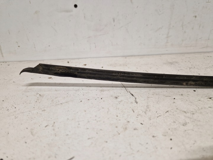 MOULURE EXTÉRIEUR PARE-BRISE GAUCHE VW PASSAT B5 RESTYLAGE LIFT 2.0 TDI