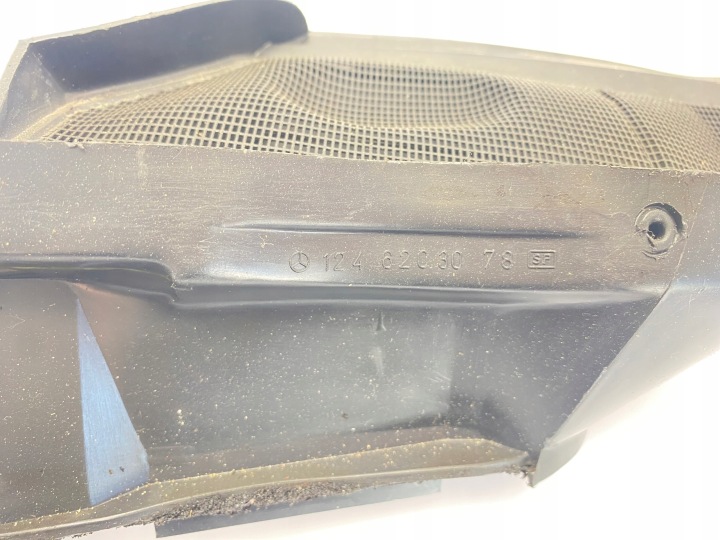 DOUBLURE DE PASSAGE DE ROUE CENTRAL PLASTIQUE PROTECTION ESSUIE-GLACES MERCEDES W124 1246203078