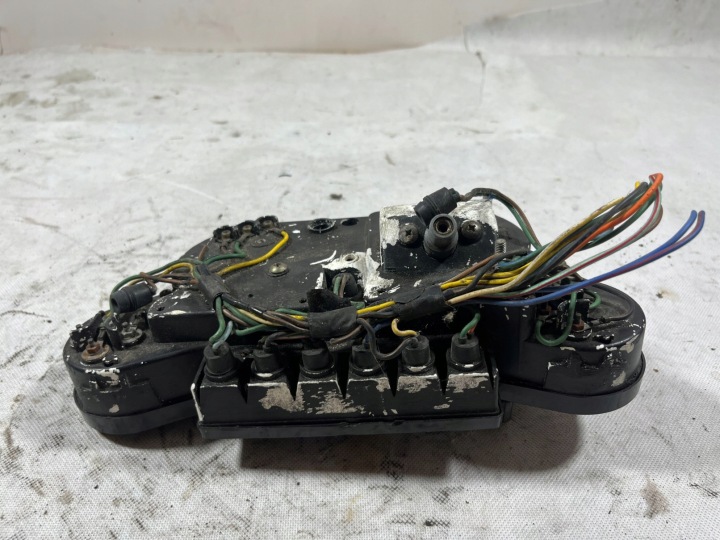 COMPTEUR TABLEAU DE BORD HONDA VF 750