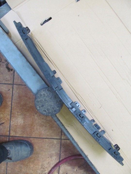 CHEVROLET AVEO HAYON 08-12 GRILLE PARE-CHOCS AVANT C308