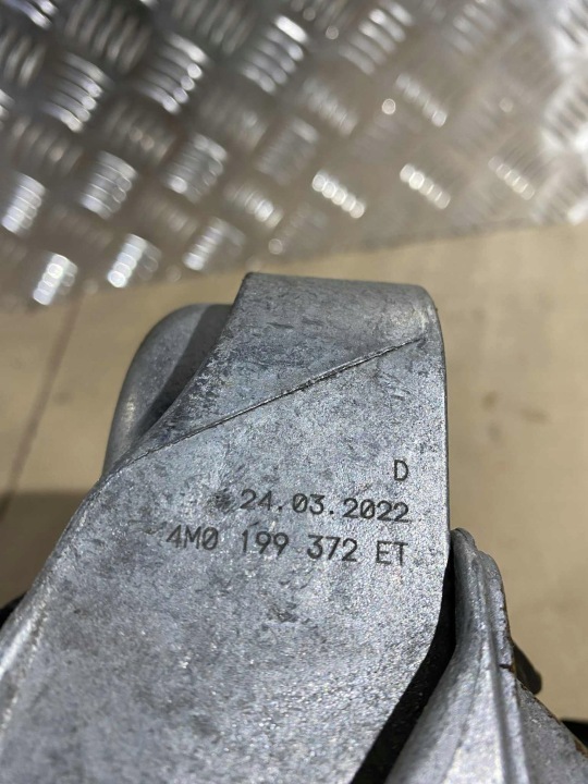 AUDI A6 C8 2.0 TFSI COUSSIN MOTEUR 4M0199372ET
